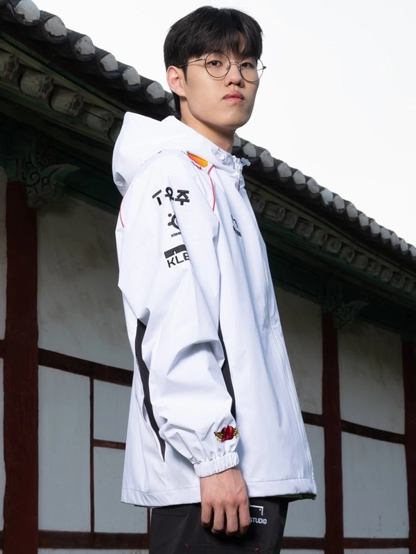 T1 Worlds Jacket 2024 - Image 5