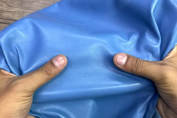 Checking-the-quality-of-Leather